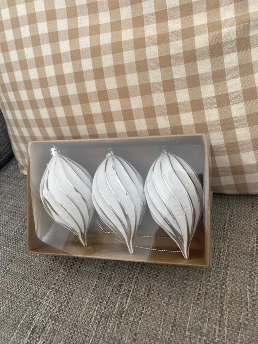 Buy & Sell West Yorkshire Wakefield - Photos for White baubles new