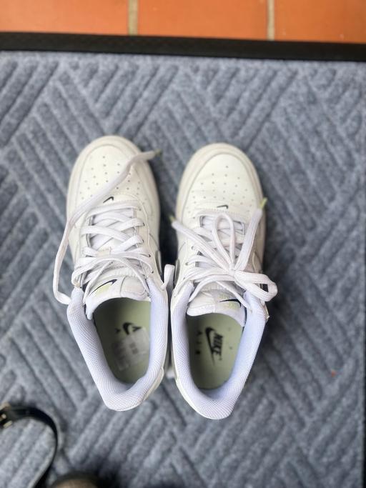 Buy & Sell North West London Kensal Green - NW6 - Photos for Boys white shoes .size 5.5 uk