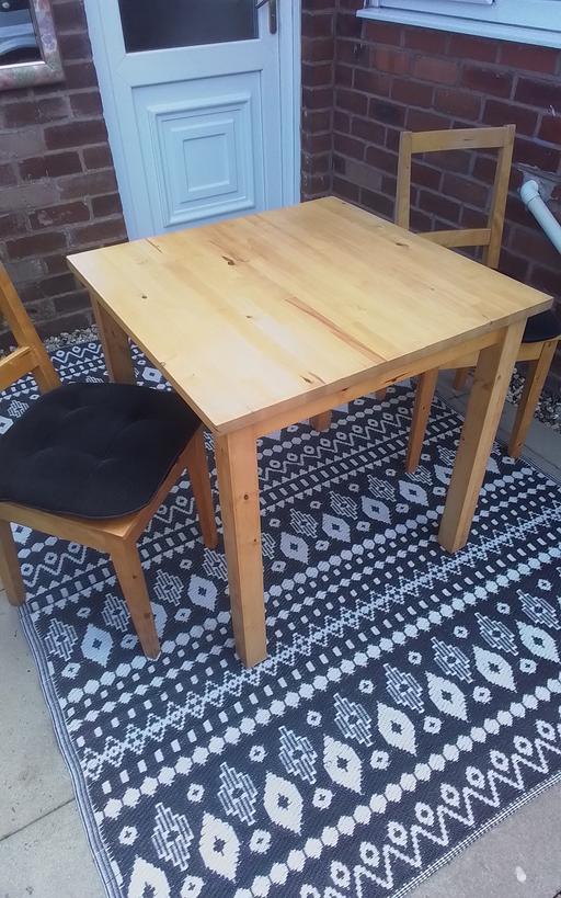 Buy & Sell Greater Manchester Wigan - Photos for TABLE AND CHAIRS