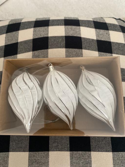 Buy & Sell West Yorkshire Wakefield - Photos for White baubles new
