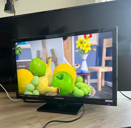 Buy & Sell Surrey Elmbridge - Photos for Smart 40” JVC TV plus free 24” dvd tv