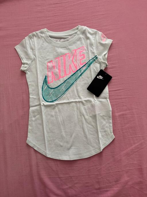 Buy & Sell Surrey Epsom and Ewell - Photos for Nike sports top ( Age 6-7 yers)