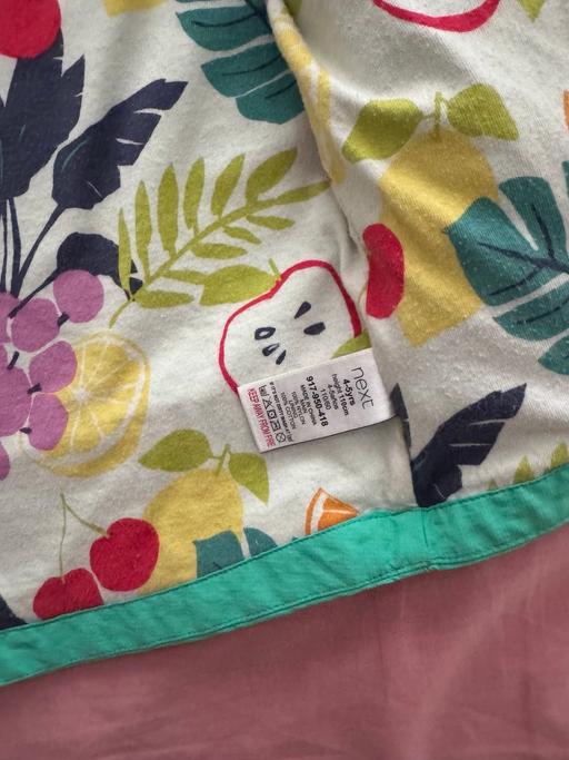 Buy & Sell Surrey Epsom and Ewell - Photos for Girls rain jacket (Age 4-5 yrs )