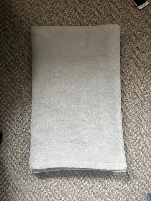 Buy & Sell Greater Manchester Bury - Photos for Grey fleece throw