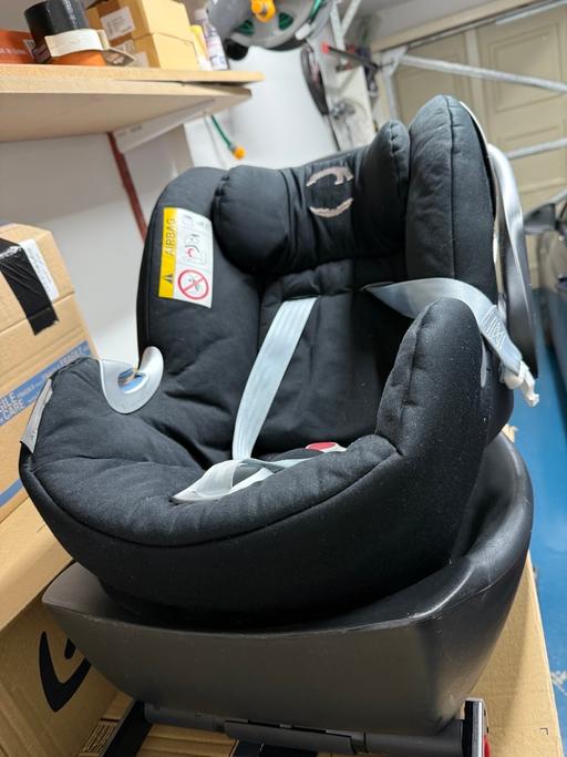 Buy & Sell South West London Kensington - South West London - Photos for Newborn car seat & base