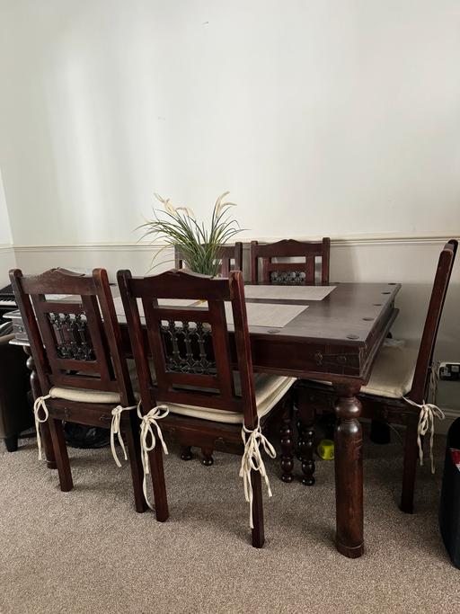 Buy & Sell Barking and Dagenham Barking - Barking and Dagenham - Photos for Dining Table/Cairs and Trunk Table