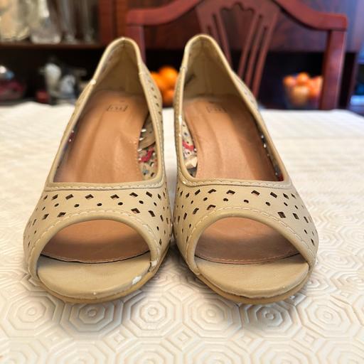 Buy & Sell Bristol Stapleton - Bristol - Photos for Beige Summer Shoes Size 6