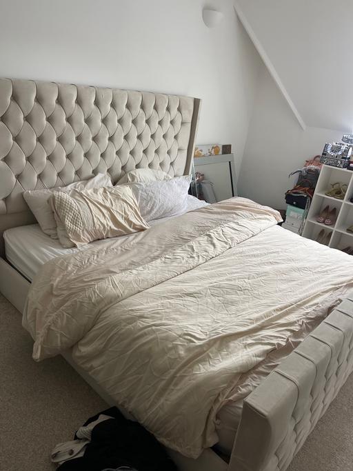 Buy & Sell North London Palmers Green - North London - Photos for Luxurious Super King-Sized Bed