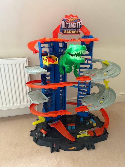 Buy & Sell North West London Harrow - Photos for Hot wheels ultimate Garage