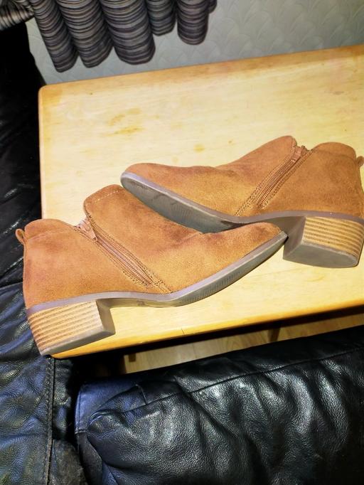 Buy & Sell West Midlands Sandwell - Photos for Ladies boots thay are darker than the picture