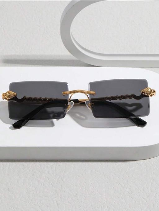 Buy & Sell Cheam Sutton - Photos for Woman’s frameless sunglasses