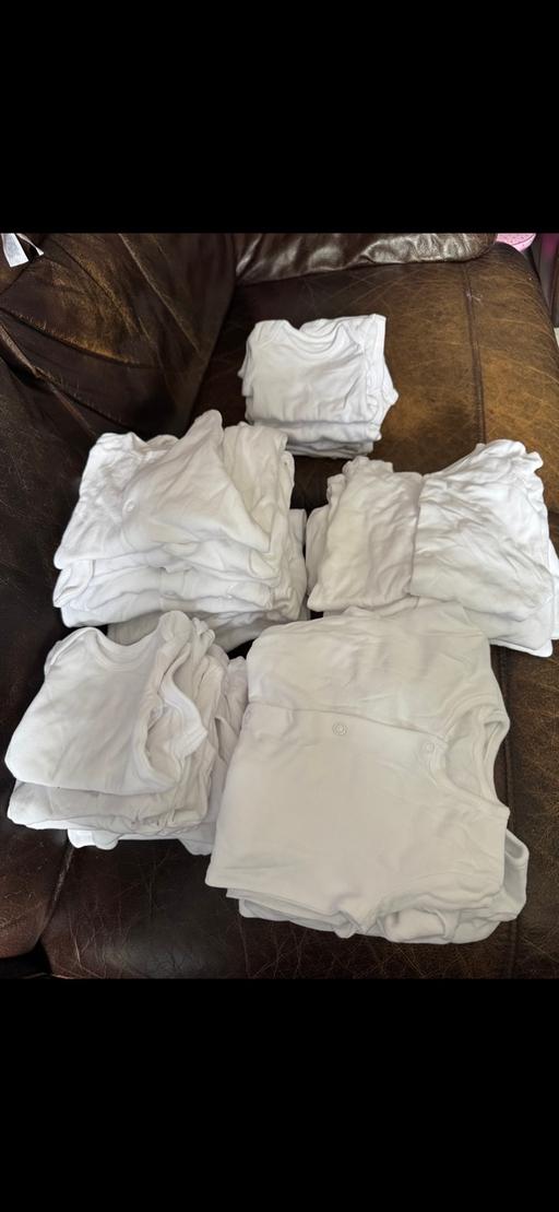 Buy & Sell Central London Cannon Street Station - Central London - Photos for Baby gros and vests