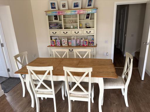 Buy & Sell West Sussex Horsham - Photos for Dining room table and sideboard