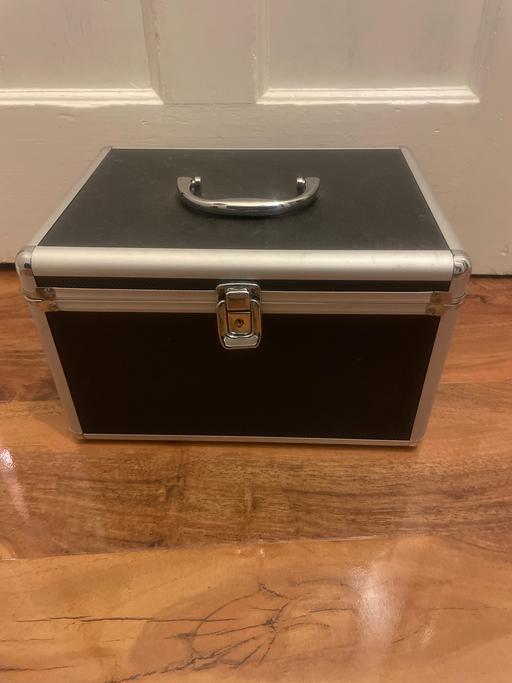 Buy & Sell South East London Grove Park - South East London - Photos for Hardshell & Metal multipurpose /vanity case