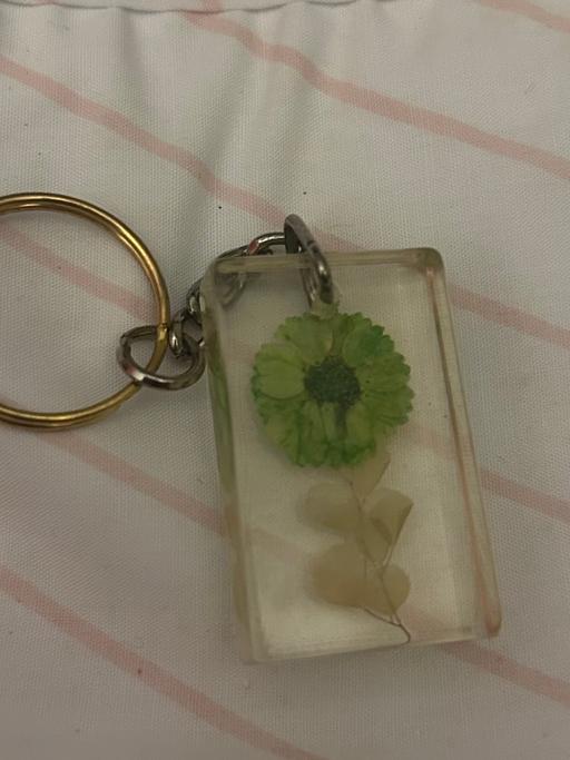 Buy & Sell Stirchley Birmingham - Photos for 🌸GLASS .KEYRING WITH FLOWER INSIDE🌸