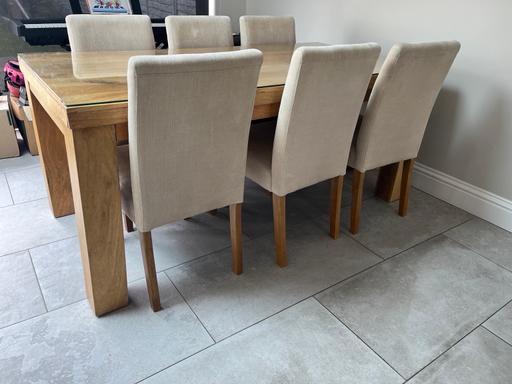 Buy & Sell Buckinghamshire Wilton Park - Buckinghamshire - Photos for Solid Oak Dining Table with Glass Top + Chair