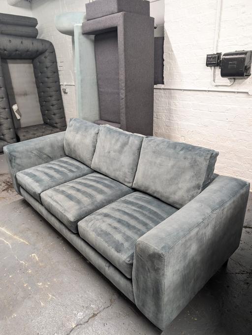Buy & Sell West Yorkshire Wakefield - Photos for Modern 3-Seater Turquoise Velvet Sofa – £240