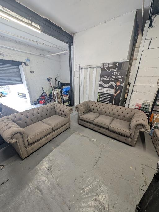 Buy & Sell West Yorkshire Wakefield - Photos for Stylish Studded Chesterfield Sofa Set