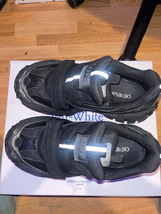 Buy & Sell North London Enfield - Photos for Off white glove slip on