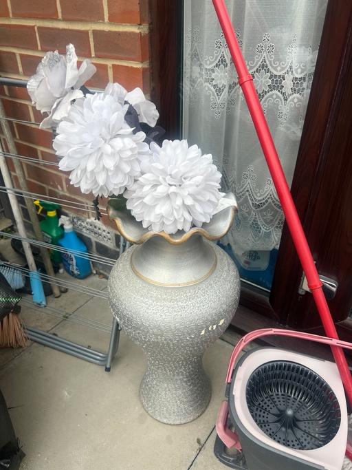 Buy & Sell East London Custom House - East London - Photos for Artificial flowers and vase