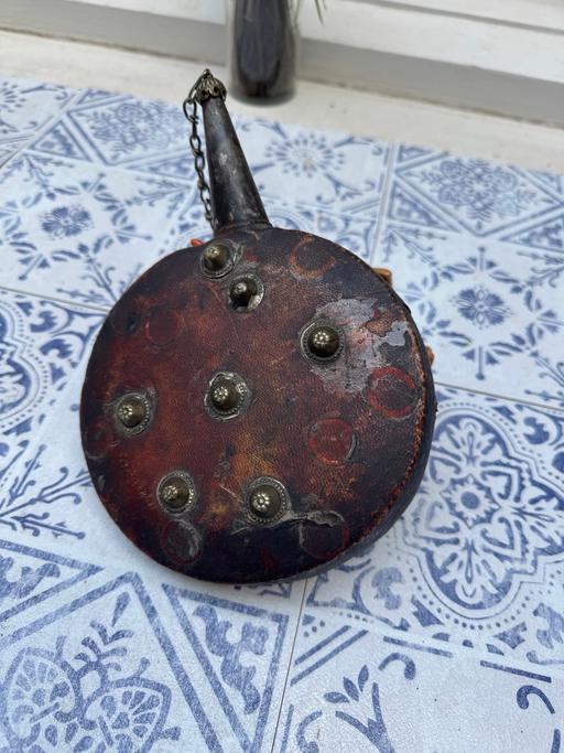 Buy & Sell Central London Knightsbridge - Central London - Photos for Antique Leather & Metal Powder Flask
