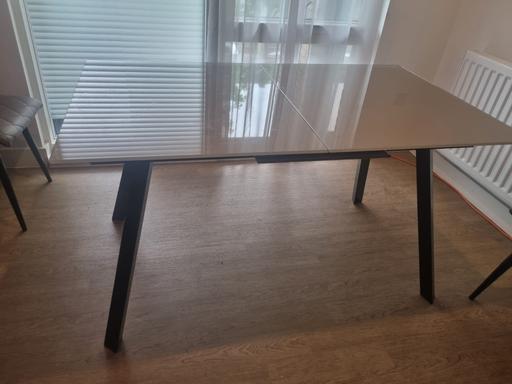 Buy & Sell North London Tottenham - North London - Photos for Extendable glass dining table