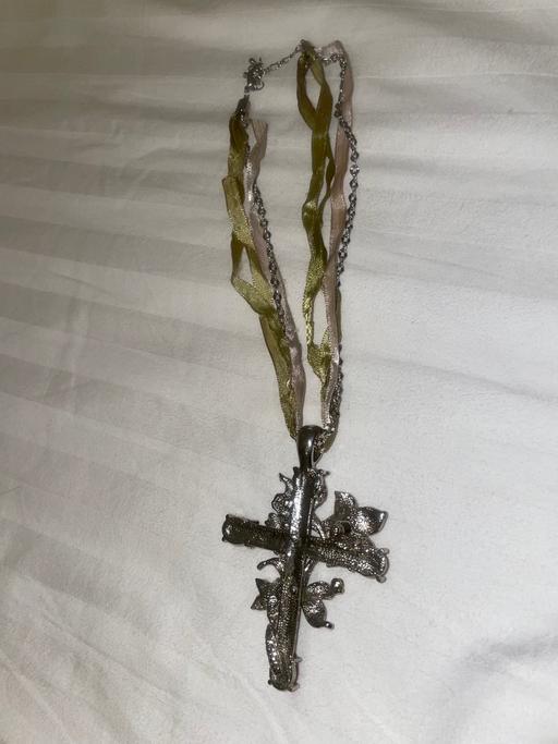 Buy & Sell South East London Grove Park - South East London - Photos for Floral metal cross with gem stones