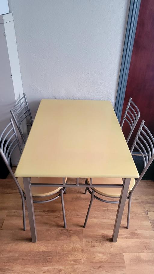 Buy & Sell North London Stroud Green - North London - Photos for Dining table with 4 Chairs