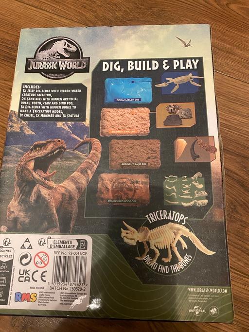 Buy & Sell West Midlands Dudley - Photos for BNIB Jurassic world earth fossil dig