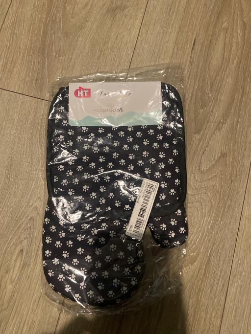 Buy & Sell Merseyside Knowsley - Photos for Brand new unopened oven glove