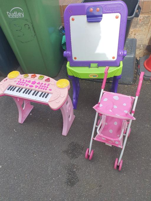 Buy & Sell West Midlands Dudley - Photos for Crayola Drawing Table, Music Keyboard & Doll