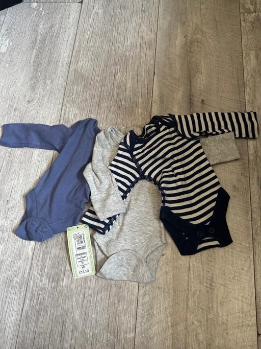 Buy & Sell Central London Cannon Street Station - Central London - Photos for M&S tiny baby vests