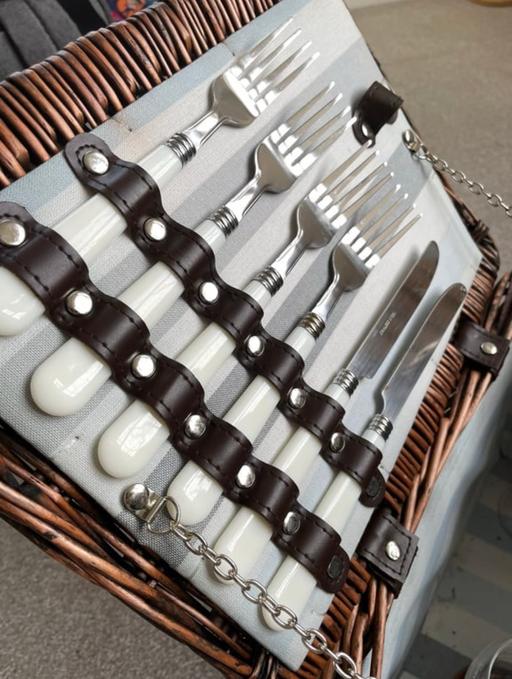 Buy & Sell Buckinghamshire Milton Keynes - Photos for Picnic basket and dining set