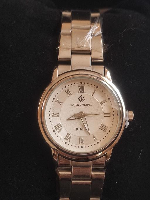 Buy & Sell Grafton Street Industrial Estate West Northamptonshire - Photos for New beautiful watch with box