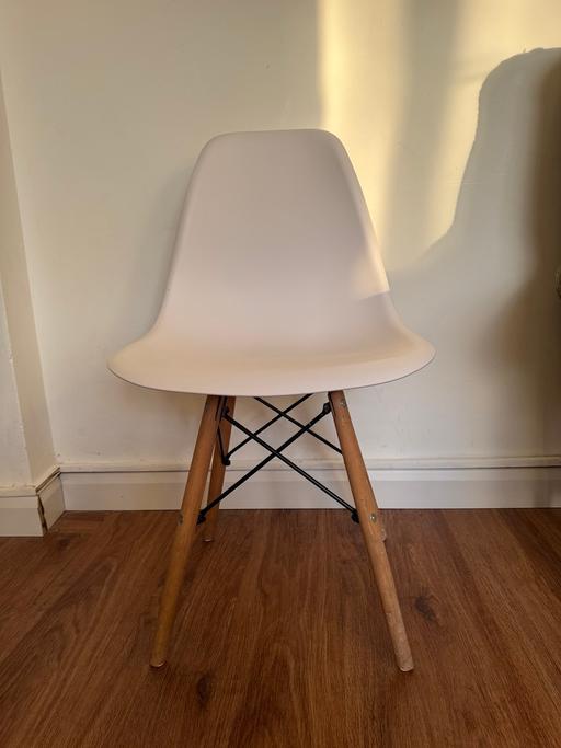 Buy & Sell South East London Lewisham - South East London - Photos for White Eames-style chair
