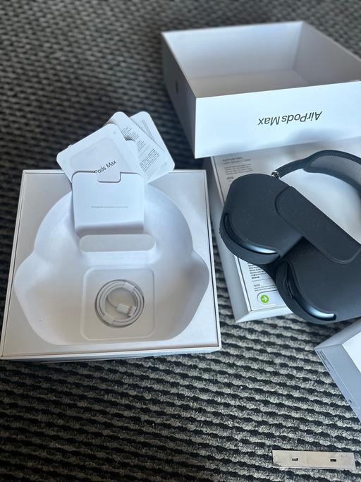 Buy & Sell West Midlands Birmingham - Photos for AirPods Max midnight, blue and starlight