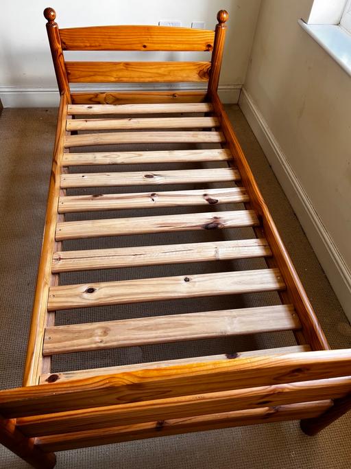 Buy & Sell Hertfordshire Welwyn Hatfield - Photos for Solid Pine Single Bed