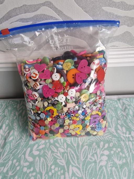 Classes West Midlands Sandwell - Photos for Large Bag Buttons/ Resin Flat backs