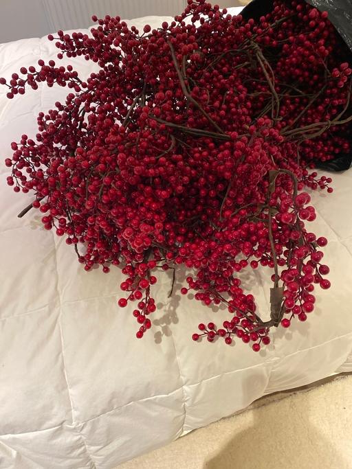 Buy & Sell South East London Bromley - Photos for Flower Arrangement Red Garlands