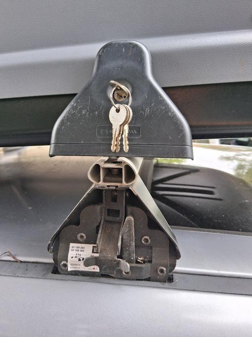 Vehicles West Midlands Wolverhampton - Photos for VAUXHALL ROOF BARS