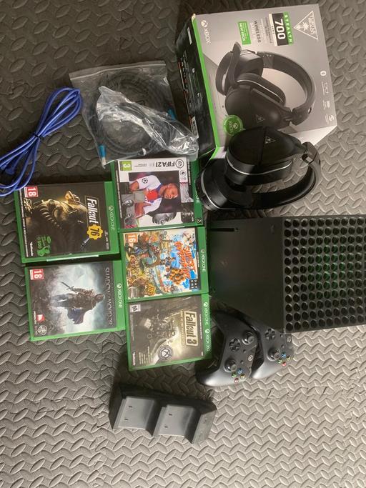 Buy & Sell East London Canning Town - East London - Photos for Xbox Series X 2 Controllers 5 Games + Headset
