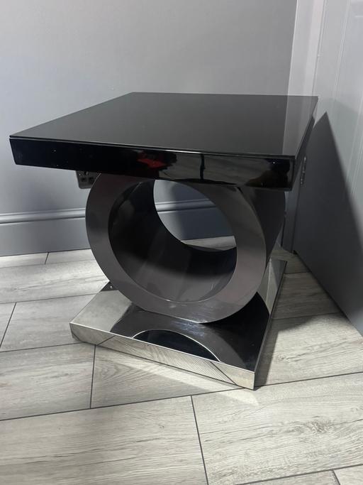 Buy & Sell Essex Thurrock - Essex - Photos for Modern Side Table