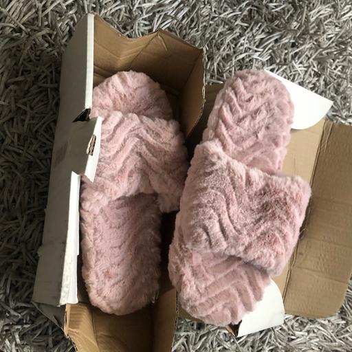 Buy & Sell West Midlands Dudley - Photos for Brand new pink slippers