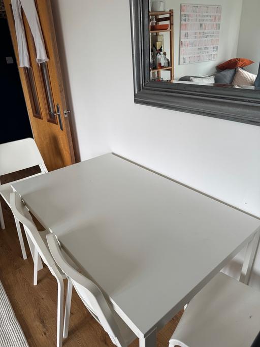 Buy & Sell Central London Charing Cross - Central London - Photos for White Extendable dining table + 4 chairs