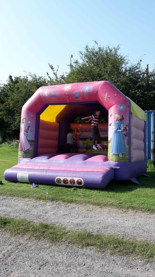 Buy & Sell Warwickshire Stratford-on-Avon - Photos for 13ft Princess Bouncy Castle