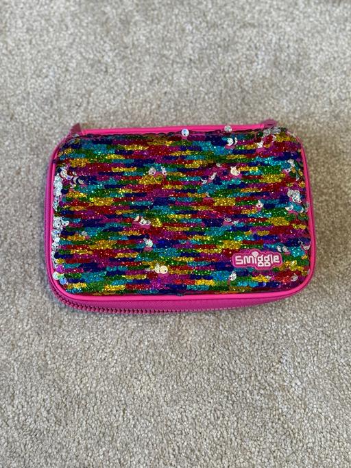 Buy & Sell Norbury South West London - Photos for Smiggle stationery case