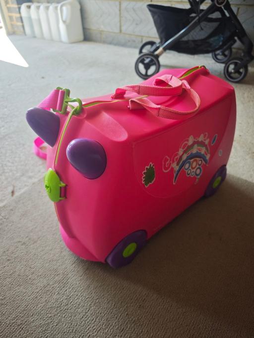 Buy & Sell East London Cubitt Town - East London - Photos for Kids trunki pink suitcase