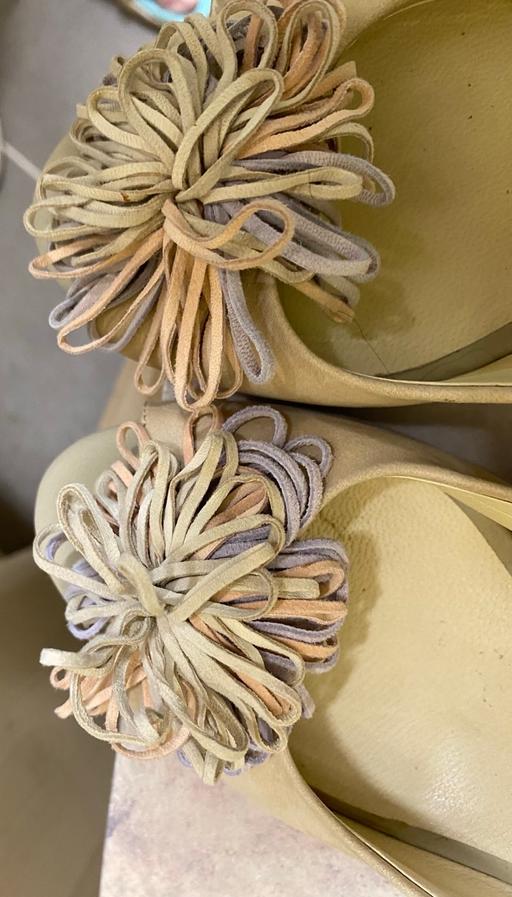 Buy & Sell West Midlands Wolverhampton - Photos for Cream shoes with coloured tassels