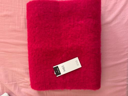 Buy & Sell Surrey Epsom and Ewell - Photos for Pink woolly scarf