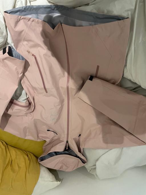 Buy & Sell Blackhorse Road East London - Photos for Arc’teryx Beta LT